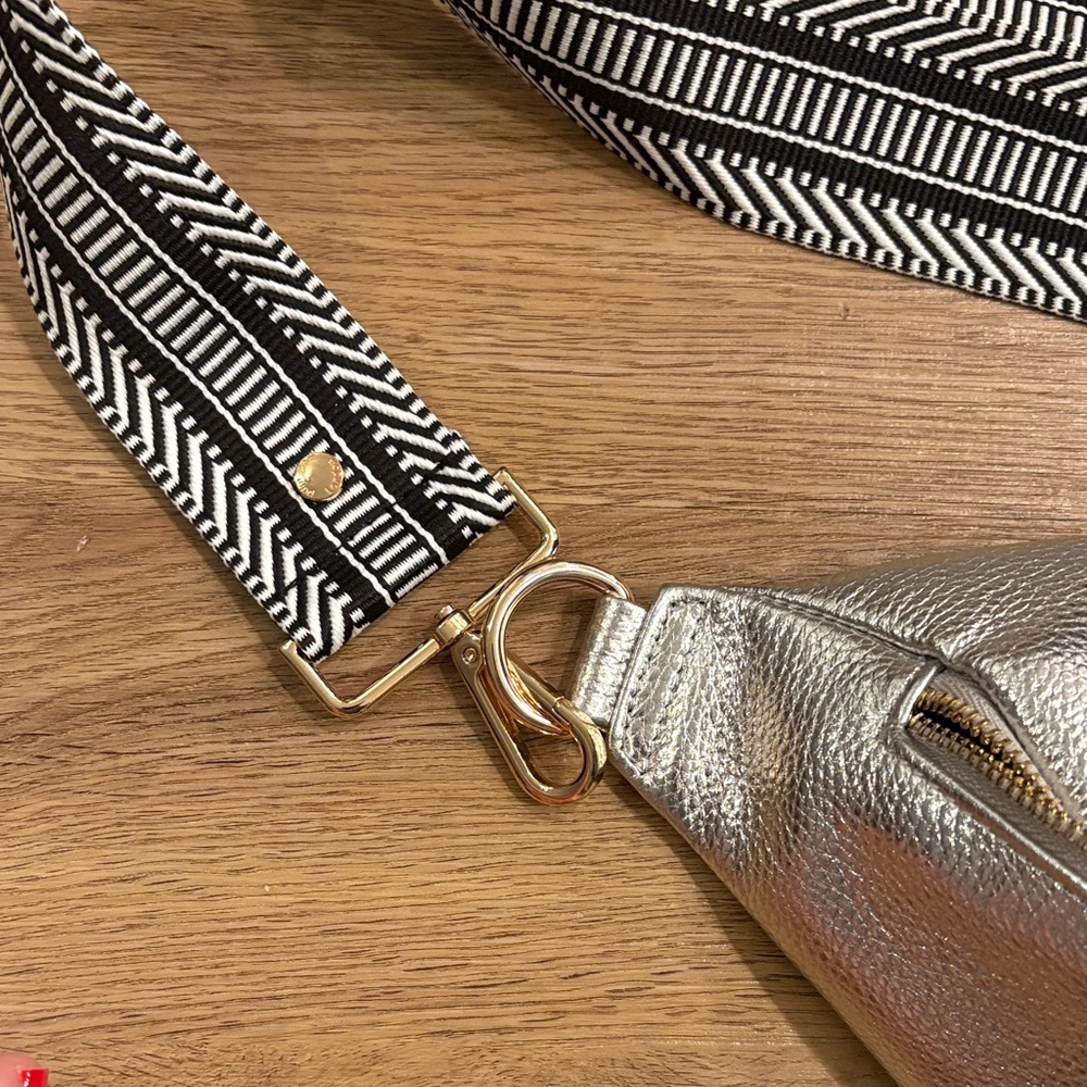 Pom Pom London Silver Crossbody Bag with Three Straps, a key chain and dust bag - Picture 5 of 13